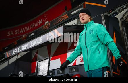 Prague, République tchèque. 11 décembre 2024. Kasper Dolberg Rasmussen d'Anderlecht arrive pour une séance d'entraînement de l'équipe belge de football RSC Anderlecht, mercredi 11 décembre 2024 à Prague, en République tchèque. Demain, Anderlecht affrontera la République tchèque Slavia Praha le 6/8e jour de la phase de groupes du tournoi de l'UEFA Europa League. BELGA PHOTO VIRGINIE LEFOUR crédit : Belga News Agency/Alamy Live News Banque D'Images