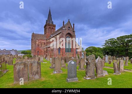 Cathédrale St Magnus du XIIe siècle, la plus ancienne cathédrale d'Écosse et la cathédrale la plus septentrionale du Royaume-Uni à Kirkwall sur les îles Orcades Banque D'Images