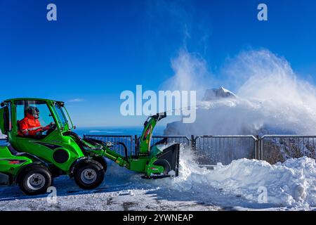 Souffleuse à neige utilisée sur la Zugspitze en Bavière, Allemagne. Banque D'Images