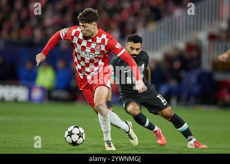 Ladislav Krejci du Girona FC en action lors du match MD6 de l'UEFA Champions League 2024/25 entre le Girona FC et le Liverpool FC au stade Montilivi le 10 décembre 2024 à Gérone, Espagne. Banque D'Images