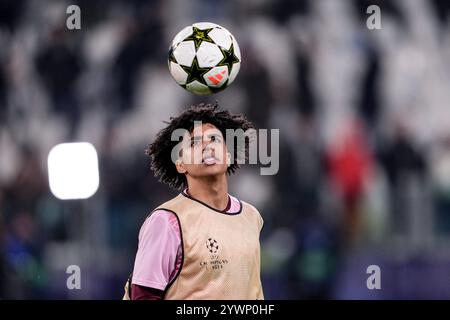 Torino, Italie. 11 décembre 2024. Rico Lewis de Manchester City avant le match de football de l'UEFA Champions League entre le Juventus FC et Manchester City au stade de la Juventus à Turin, dans le nord-ouest de l'Italie, le 11 décembre 2024. Sport - Soccer . (Photo de Fabio Ferrari/LaPresse) crédit : LaPresse/Alamy Live News Banque D'Images