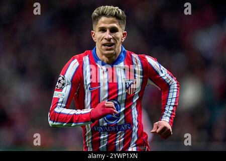 Madrid, Espagne. 11 décembre 2024. Giuliano Simeone de l'Atletico de Madrid lors du match de l'UEFA Champions League, date 6, entre l'Atletico de Madrid et Slovan Bratislava a joué au Riyad Air Metropolitano Stadium le 11 décembre 2024 à Madrid en Espagne. (Photo de Cesar Cebolla/PRESSINPHOTO) crédit : AGENCE SPORTIVE PRESSINPHOTO/Alamy Live News Banque D'Images