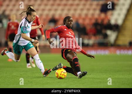 Leigh, Royaume-Uni. 11 décembre 2024. Simi Awujo de Manchester United passe le ballon lors de la Women's League Cup - phase de groupes - Groupe A Manchester United Women v Newcastle United Women au Leigh Sports Village, Leigh, Royaume-Uni, 11 décembre 2024 (photo par Alfie Cosgrove/News images) à Leigh, Royaume-Uni le 12/11/2024. (Photo par Alfie Cosgrove/News images/SIPA USA) crédit : SIPA USA/Alamy Live News Banque D'Images