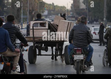 Les rues de la ville d'Alep dans le nord de la Syrie après la chute de la dictature syrienne de Bachar Assad, le 11 décembre 2024. (CTK photo/Pavel Nemecek) Banque D'Images