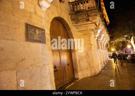 Palma de Majorque, Espagne. 11 décembre 2024. Tribunal régional de la capitale de l'île Palma, où deux Espagnols ont été reconnus coupables par un jury dans le procès pour la mort d'un vacancier allemand sur l'île de vacances de Majorque en octobre 2022. Crédit : Clara Margais/dpa/Alamy Live News Banque D'Images