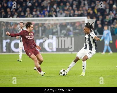 Turin, Italie. 11 décembre 2024. Khephren Thuram du Juventus FC et Jack Grealish de Manchester City lors de l'UEFA Champions League 2024/25, match de football entre la Juventus FC et Manchester City, le 11 décembre 2024, à l'Allianz Stadium Turin Italie. Crédit : Nderim Kaceli/Alamy Live News Banque D'Images