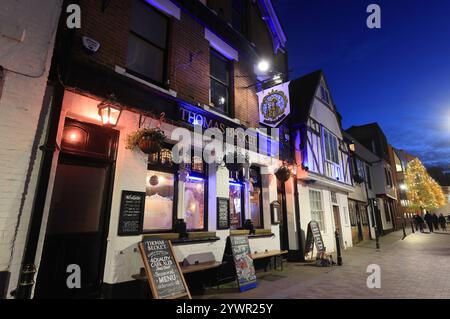 Pub Thomas Becket sur Best Lane à Noël à Canterbury, Kent, Royaume-Uni Banque D'Images