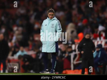 Renee Slegers- Arsenal Manager lors du match de Super League féminine Barclays FA entre Arsenal et Aston Villa à l'Emirates Stadium, Londres, dimanche 8 décembre 2024. (Photo : Jade Cahalan | mi News) crédit : MI News & Sport /Alamy Live News Banque D'Images