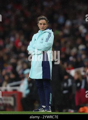 Renee Slegers- Arsenal Manager lors du match de Super League féminine Barclays FA entre Arsenal et Aston Villa à l'Emirates Stadium, Londres, dimanche 8 décembre 2024. (Photo : Jade Cahalan | mi News) crédit : MI News & Sport /Alamy Live News Banque D'Images