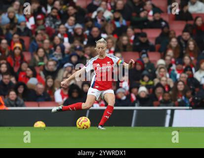 Le capitaine de l'arsenal Leah Williamson lors du match de Super League féminine de Barclays FA entre Arsenal et Aston Villa à l'Emirates Stadium de Londres le dimanche 8 décembre 2024. (Photo : Jade Cahalan | mi News) crédit : MI News & Sport /Alamy Live News Banque D'Images