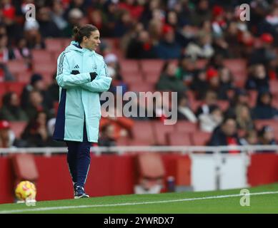 Renee Slegers- Arsenal Manager lors du match de Super League féminine Barclays FA entre Arsenal et Aston Villa à l'Emirates Stadium, Londres, dimanche 8 décembre 2024. (Photo : Jade Cahalan | mi News) crédit : MI News & Sport /Alamy Live News Banque D'Images