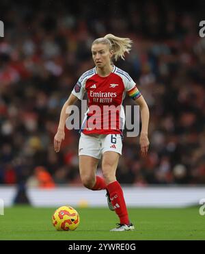 Le capitaine de l'arsenal Leah Williamson lors du match de Super League féminine de Barclays FA entre Arsenal et Aston Villa à l'Emirates Stadium de Londres le dimanche 8 décembre 2024. (Photo : Jade Cahalan | mi News) crédit : MI News & Sport /Alamy Live News Banque D'Images