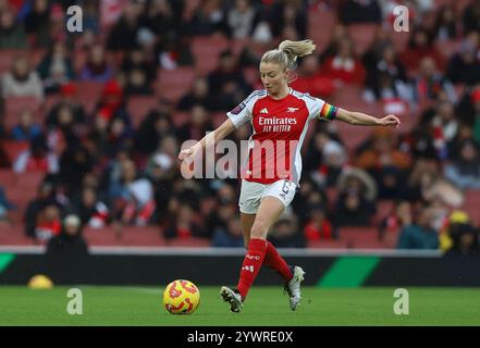 Le capitaine de l'arsenal Leah Williamson lors du match de Super League féminine de Barclays FA entre Arsenal et Aston Villa à l'Emirates Stadium de Londres le dimanche 8 décembre 2024. (Photo : Jade Cahalan | mi News) crédit : MI News & Sport /Alamy Live News Banque D'Images