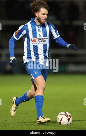 Anthony Mancini de Hartlepool United en action lors du match de troisième tour du Trophée Isuzu FA entre Hartlepool United et Tamworth au Victoria Park, Hartlepool, mardi 10 décembre 2024. (Photo : Mark Fletcher | mi News) crédit : MI News & Sport /Alamy Live News Banque D'Images