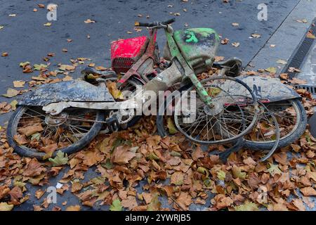Paris, France. 10 novembre 2024. Abandonné Velib le 10 novembre 2024 à Paris. Crédit : Gerard Crossay/Alamy Stock photo Banque D'Images
