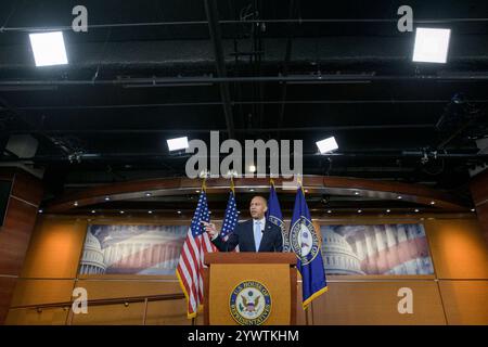 Washington, États-Unis. 11 décembre 2024. Le leader minoritaire de la Chambre des États-Unis Hakeem Jeffries (démocrate de New York) tient une conférence de presse au Capitole des États-Unis à Washington, DC, États-Unis, mercredi 11 décembre, 2024. photo de Rod Lamkey/CNP/ABACAPRESS. COM Credit : Abaca Press/Alamy Live News Banque D'Images