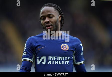 Dossier photo du 21/08/24 de Raheem Sterling. Une journée de transfert chargée a vu Raheem Sterling déménager de Chelsea à Arsenal, avec Jadon Sancho se diriger vers Stamford Bridge pour mettre fin à un sort misérable de Manchester United. Southampton signe le gardien de but anglais Aaron Ramsdale d'Arsenal pour un contrat de quatre ans. Date d'émission : jeudi 12 décembre 2024. Banque D'Images