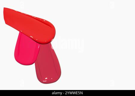Composition de frottis de rouge à lèvres rouges dans différentes nuances, y compris rouge foncé, rouge clair, Bordeaux et rose, isolé sur un fond clair. Banque D'Images