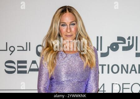 Djeddah, Arabie Saoudite. 11 décembre 2024. Sarah Jessica Parker pose sur la place de la culture, dans le cadre de la 4e édition du Festival du film de la mer Rouge à Djeddah, en Arabie Saoudite, le 11 décembre 2024. Photo Balkis Press/ABACAPRESS. COM Credit : Abaca Press/Alamy Live News Banque D'Images
