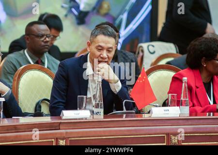 Saint-Pétersbourg, Russie. 12 décembre 2024. Participants et conférenciers lors de la V Conférence scientifique et pratique internationale sur la lutte contre les maladies infectieuses, à Pétersbourg, à la Bibliothèque présidentielle du nom de B. N. Eltsine à Saint-Pétersbourg. Crédit : SOPA images Limited/Alamy Live News Banque D'Images