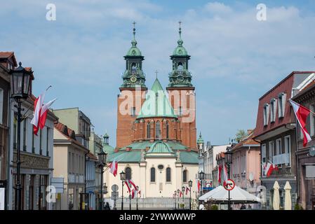 Cathédrale historique de Gniezno en Grande Pologne, Pologne, présentant l'architecture gothique et le patrimoine culturel. Banque D'Images