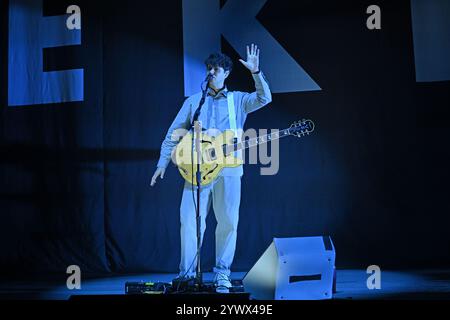 ROYAUME-UNI. 11 décembre 2024. LONDRES, ANGLETERRE - 11 DÉCEMBRE : Ezra Koenig de «Vampire Weekend» se produisant à la Brixton Academy le 11 décembre 2024 à Londres, Angleterre. CAP/Mar © Mar/Capital Pictures crédit : Capital Pictures/Alamy Live News Banque D'Images