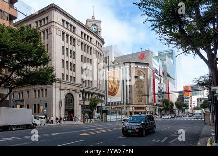 Vue sur la rue Seiko House Ginza et le grand magasin Mitsukoshi Ginza à Ginza, Chuo City, Tokyo, Japon, Asie. Banque D'Images