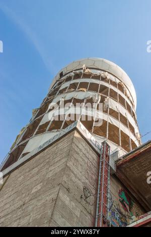 Berlin, Allemagne. 3 septembre 2011. Ruines du dôme radar de Teufelsberg, poste d'écoute pendant la guerre froide. Banque D'Images