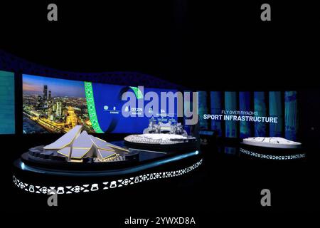 Djeddah, Arabie Saoudite. 08 mars 2018. Les drones se présentent à célébrer alors que le Congrès de la FIFA vote pour les droits d’accueil de la Coupe du monde 2034 avec l’Arabie saoudite comme seule candidate, à Djeddah et Dammam, le 11 décembre 2024. Photo Balkis Press/ABACAPRESS. COM Credit : Abaca Press/Alamy Live News Banque D'Images