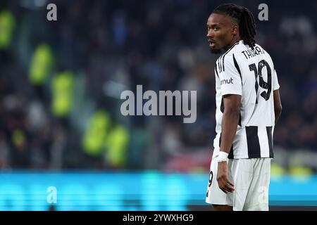 Turin, Italie. 11 décembre 2024. Khephren Thuram de la Juventus FC se retrouve lors du match de l'UEFA Champions League 2024-25 entre la Juventus FC et Manchester City au stade Allianz le 11 décembre 2024 à Turin, en Italie . Crédit : Marco Canoniero/Alamy Live News Banque D'Images