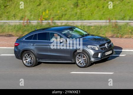 2017 gris Mercedes-Benz GLE 350 d AMG Line Prem +, 5 portes 9G-tronic. Semi-automatique ; Banque D'Images