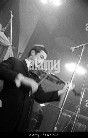 Philippe gras / le Pictorium - Jean Luc Ponty - 06/01/2021 - France / Ile-de-France (région) / Paris - Jean Luc Ponty en concert lors de Jazz Night, salle Wagram, 1965 Banque D'Images