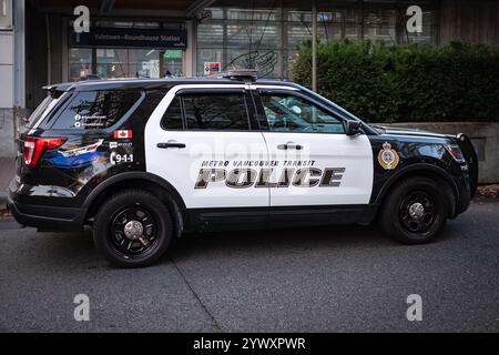 Véhicule de police à Vancouver BC Canada. Voiture de police noire garée sur le bord de la route. Voiture de police canadienne 911 Vancouver. Croiseur du département de police, Banque D'Images