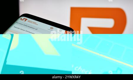 Allemagne. 24 juillet 2024. Dans cette illustration photo, un smartphone avec le site Web de l'entreprise ferroviaire japonaise Central Japan Railway Company est vu devant le logo de l'entreprise. (Crédit image : © timon Schneider/SOPA images via ZUMA Press Wire) USAGE ÉDITORIAL SEULEMENT ! Non destiné à UN USAGE commercial ! Banque D'Images