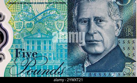 Banque d'Angleterre nouveau billet de banque de cinq livres en polymère mettant en vedette le roi Charles. Banque D'Images