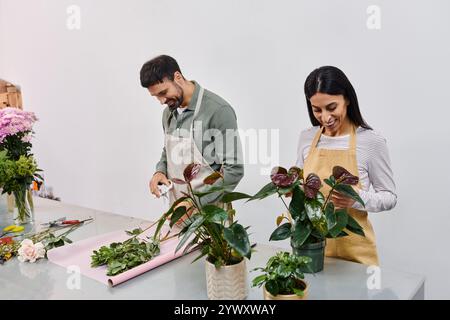 Un fleuriste dédié s'engage dans le travail, créant des arrangements floraux ensemble. Banque D'Images