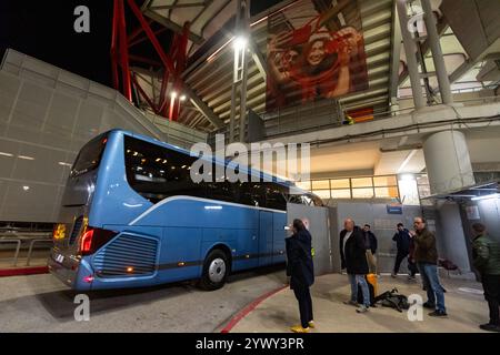 Athènes, Grèce. 12 décembre 2024. Athènes, Georgios Karaiskakis Stadium, 12-12-2024, saison 2024/2025, Europa League pendant le match Olympiacos Piraeus - Twente Playersbus FC Twente arrive au stade crédit : Pro Shots/Alamy Live News Banque D'Images