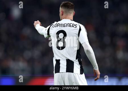 Turin, Italie. 11 décembre 2024. Teun Koopmeiners de la Juventus FC fait des gestes lors du match de l'UEFA Champions League 2024-25 entre la Juventus FC et Manchester City au stade Allianz le 11 décembre 2024 à Turin, Italie . Crédit : Marco Canoniero/Alamy Live News Banque D'Images