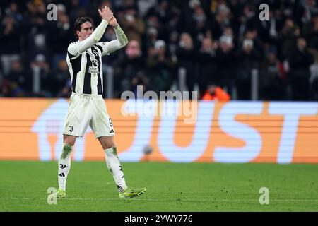 Turin, Italie. 11 décembre 2024. Dusan Vlahovic de la Juventus FC fait des gestes lors du match de l'UEFA Champions League 2024-25 entre la Juventus FC et Manchester City au stade Allianz le 11 décembre 2024 à Turin, Italie . Crédit : Marco Canoniero/Alamy Live News Banque D'Images