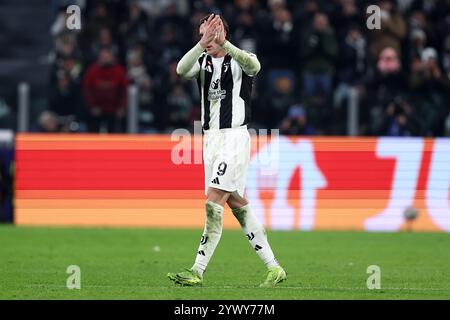 Turin, Italie. 11 décembre 2024. Dusan Vlahovic de la Juventus FC fait des gestes lors du match de l'UEFA Champions League 2024-25 entre la Juventus FC et Manchester City au stade Allianz le 11 décembre 2024 à Turin, Italie . Crédit : Marco Canoniero/Alamy Live News Banque D'Images