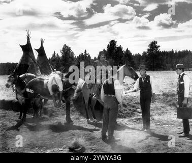 Henry Fonda (à cheval), Richard Widmark (2e à droite), sur le plateau du film WESTERN, "Comment l'Ouest a été gagné", MGM, 1962 Banque D'Images