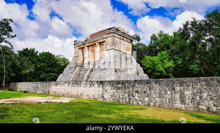 Temple de l'homme barbu ou Temple du Nord à la grande cour de balle, Juego de Pelota, dans le grand complexe maya construit à 10ème cent ad, Mexique Banque D'Images