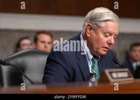 Washington, États-Unis. 12 décembre 2024. Le sénateur des États-Unis Lindsey Graham (républicain de Caroline du Sud), membre de rang, Comité sénatorial américain sur la magistrature, lors d'une réunion d'affaires de la magistrature du Sénat dans le bâtiment du Sénat Dirksen à Washington, DC, le 12 décembre 2024. (Photo de Annabelle Gordon/Sipa USA) crédit : Sipa USA/Alamy Live News Banque D'Images