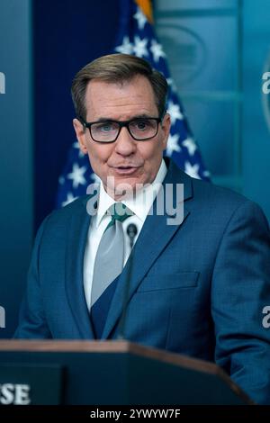 Washington, États-Unis. 12 décembre 2024. John Kirby, conseiller en communications à la sécurité nationale, prend la parole lors du point de presse quotidien dans la salle de réunion James S. Brady de la Maison Blanche à Washington, DC, le jeudi 12 décembre 2024. Photo de Bonnie Cash/Pool/ABACAPRESS. COM Credit : Abaca Press/Alamy Live News Banque D'Images