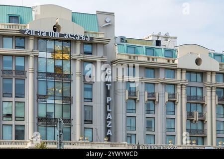 Tbilissi, Géorgie - 06 septembre 2019 : le bâtiment moderne Courtyard Marriott dans le centre de Tbilissi. Capitale. Banque D'Images