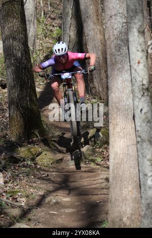 Course XCO féminine au WindRock Bicycle Park à Oliver Springs, Tennessee, États-Unis. Banque D'Images