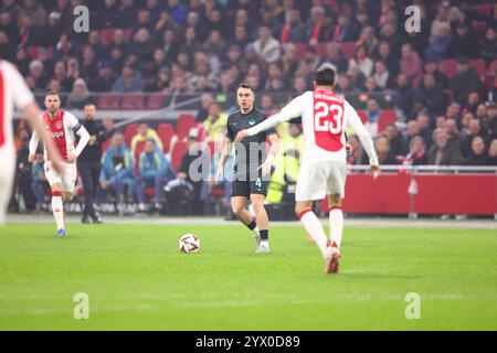 Amsterdam, pays-Bas. 12 décembre 2024. AMSTERDAM, PAYS-BAS - 12 DÉCEMBRE : Patric of SS Lazio court avec le ballon lors du match UEFA Europa League 2024/25 League phase MD6 entre l'AFC Ajax et le SS Lazio au Johan Cruijff Arena le 12 décembre 2024 à Amsterdam, pays-Bas. (Photo de Pieter van der Woude/Orange Pictures) crédit : Orange pics BV/Alamy Live News Banque D'Images