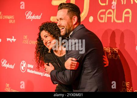 Leipzig - Spendengala im Kampf gegen Leukämie : Dutzende Stars BEI der 30. JosÃ Carreras Gala 12.12.2024 ab 18 Uhr Leipzig, Media City Leipzig Fotograf : EHL Media/Dietmar Thomas Im Foto : Marwa Eldessouky, Moderatorin und Matthias Killing, Moderator am Donnerstag überträgt der MDR ab 20,15 Uhr live aus Leipzig die 30. JosÃ Carreras Gala. Gastgeber und Stifter JosÃ Carreras wird in seiner großen Vision Leukämie muss heilbar werden. Immer und BEI jedem wieder von prominenten internationalen und nationalen Künstlerfreunden unterstützt. Gemeinsam mit Gastgeber JosÃ Carreras werden auch in diesem Jahr Banque D'Images