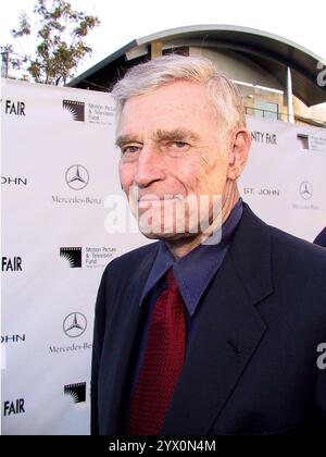 WOODLAND HILLS, CA, États-Unis : Charlton Heston assiste au gala du 80e anniversaire du Motion Picture & Television Fund et à l'inauguration de la roseraie Roddy McDowall au campus MPTF de Woodland Hills, Californie, le 6 octobre 2001. © Lee Roth / Roth Stock Celebrity Archives Banque D'Images