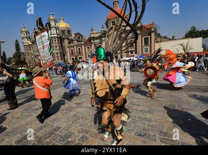 Mexico, Mexique. 12 décembre 2024. Un danseur participant à la danse préhispanique à l’occasion des célébrations de la Journée de la Vierge de Guadalupe. Le 12 décembre 2024 à Mexico, Mexique. (Photo de Ian Robles/ crédit : Eyepix Group/Alamy Live News Banque D'Images